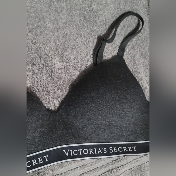 Victoria's Secret no wire bra dark gray/charcoal 38C? - Picture 3 of 4